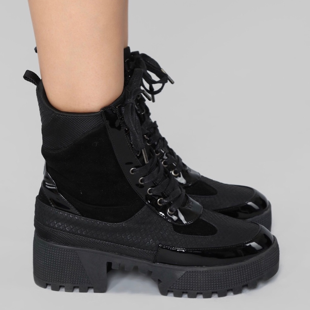 Women Boots Size 7.5